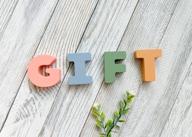 画像|GIFT の積み木文字