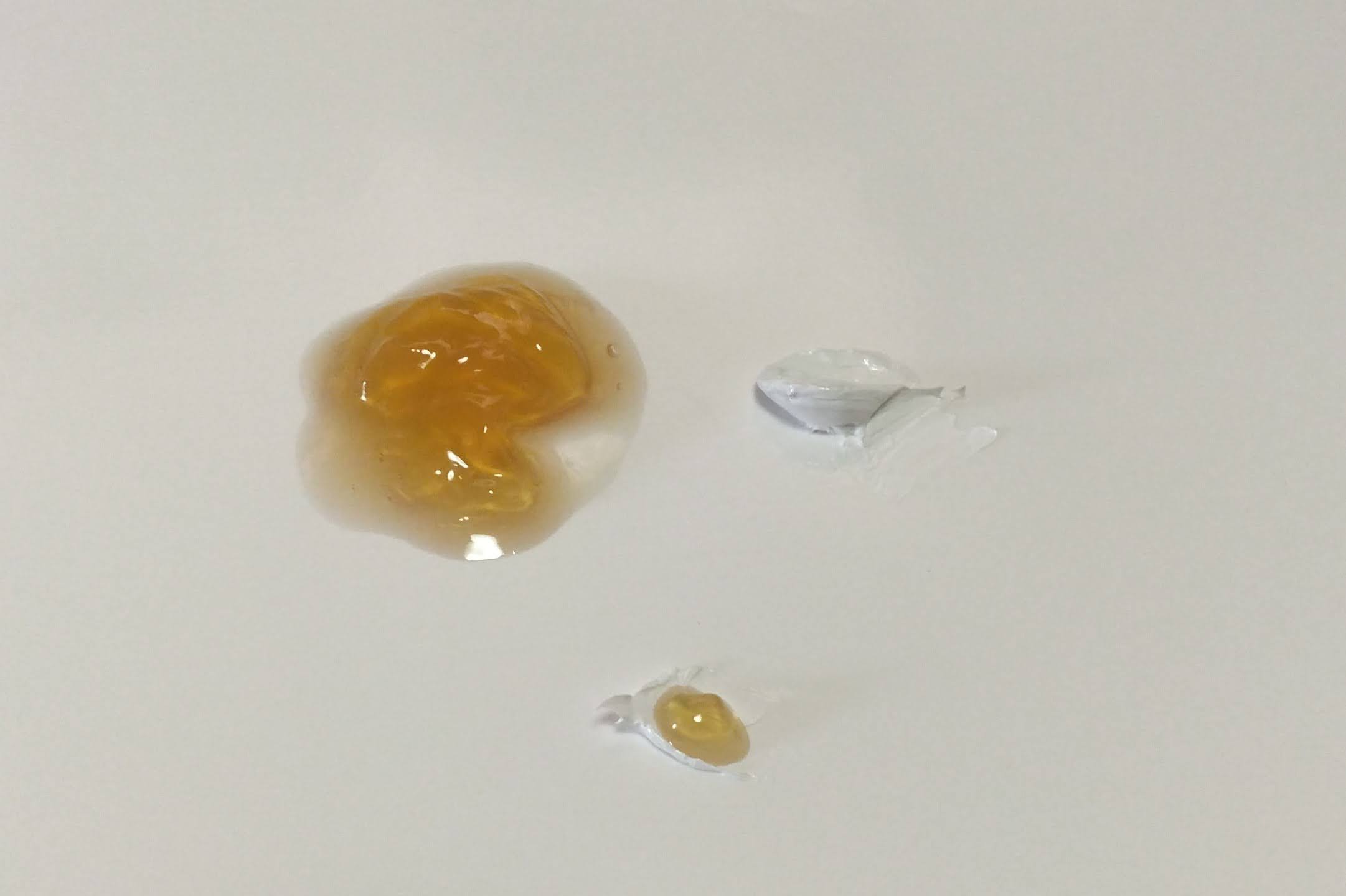 ウィンザーニュートンのリクインオリジナルと油絵具の白色を同量ずつ混ぜようと準備